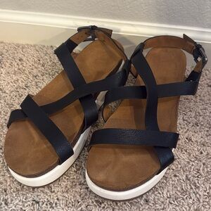 Women’s Platform Strapping Sandal